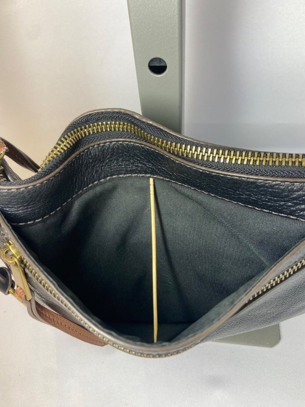 Vintage Fossil Black Pebbled Leather Crossbody Bag Brass Hardware Zip Purse - Picture 11 of 16